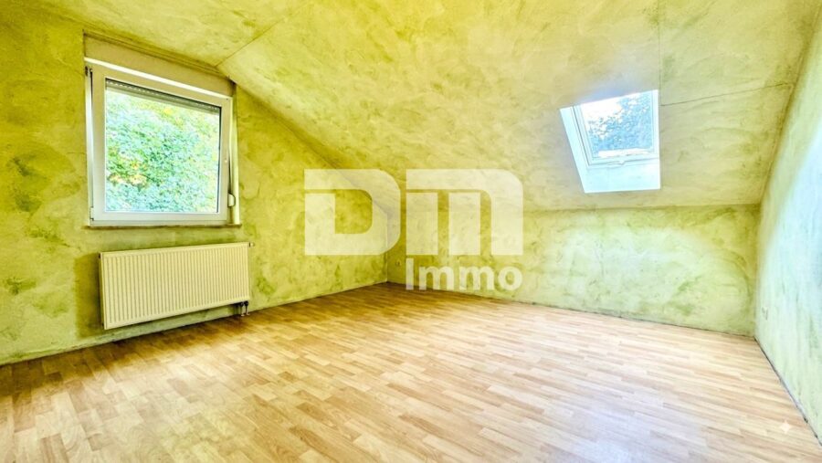 Moderner Wohntraum in ruhiger, naturnaher Sackgassenendlage mit Panoramablick über die Stadt - OG / DG Schlafzimmer 2 - Kind